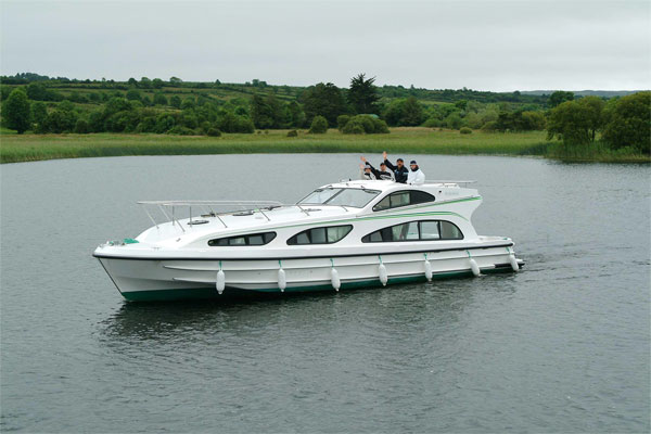 Cruisers for hire on the Shannon River - Elegance
