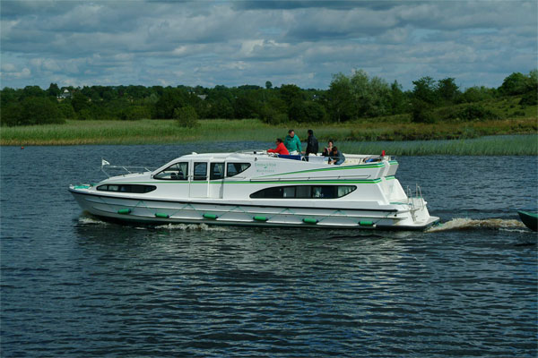 Cruisers for hire on the Shannon River - Magnifique