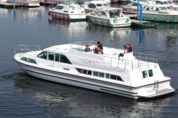 Cruisers for hire on the Shannon River - Silver Breeze