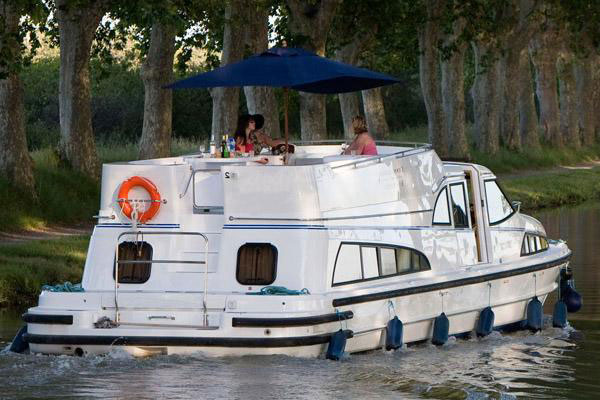 Cruisers for hire on the Shannon River - Clipper