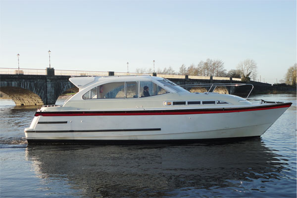 Cruisers for hire on the Shannon River - Silver River