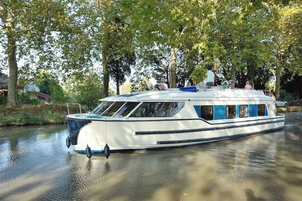 Cruisers for hire on the Shannon River - Vision 4