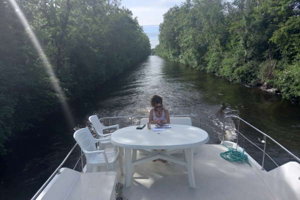 Cruising the Jamestown Canal