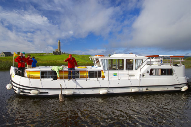Overview and information for the P1400FB Penichette Hire boat