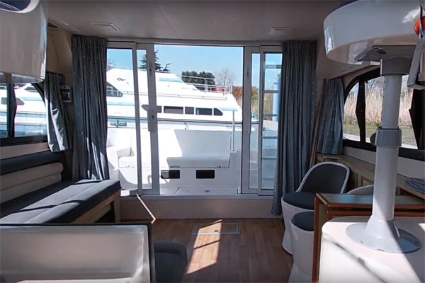 Overview and information for the Caprice Hire boat