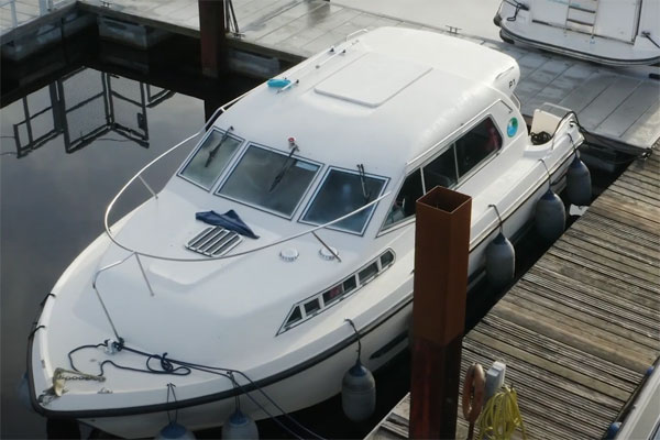 Boat Overview for the Wave Princess hire boat