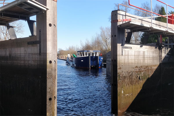 Shannon cruising holiday tips and tricks - how to use the locks on the Shannon-Erne waterway